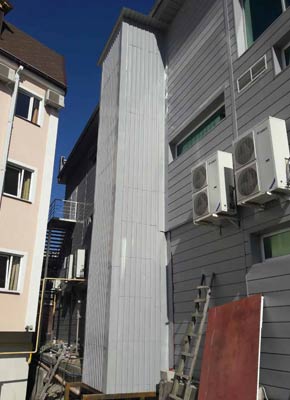 Грузовой подъемник с самонесущей шахтой в Сочи